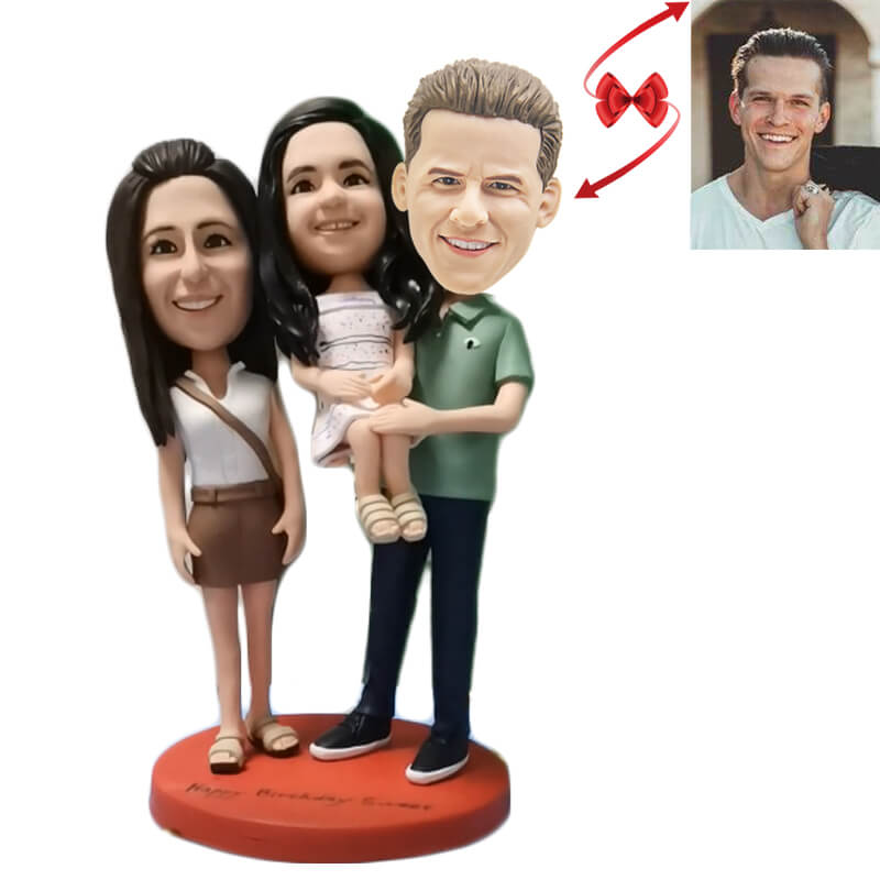 DadandMomHoldDaughterCustomBobblehead_1200x1200.jpg?v=1635299386